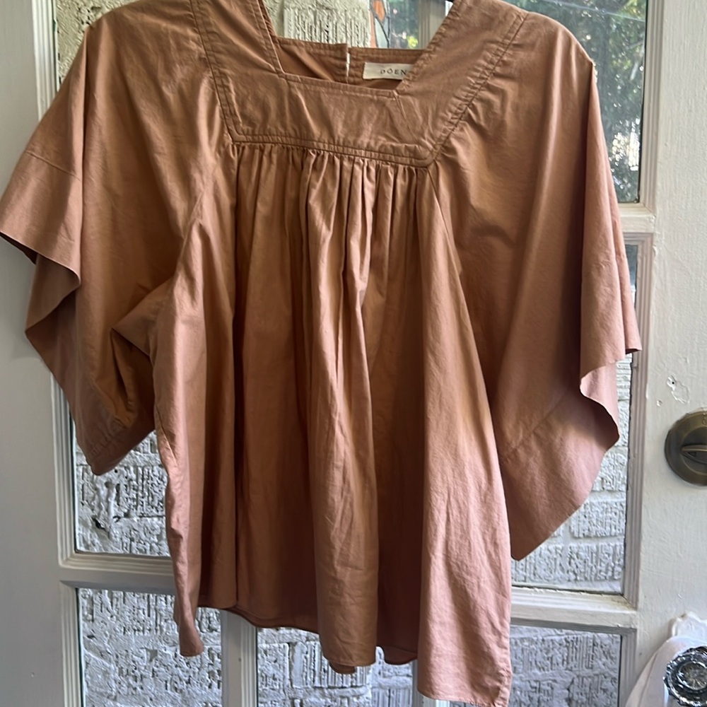 Beautiful neutral Doen top